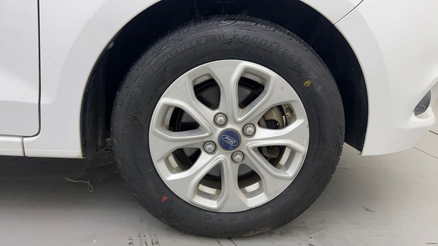 Second-hand 2018 Ford Figo Titanium AT 2019-2020 for sale in Ahmedabad-17