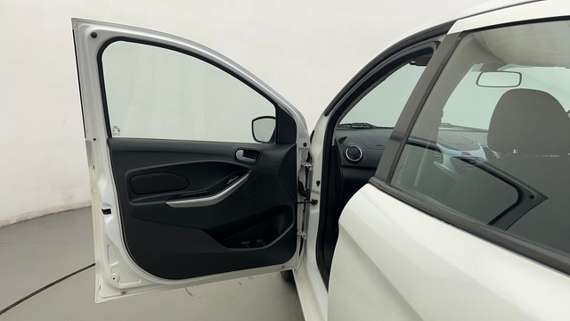 Second-hand 2018 Ford Figo Titanium AT 2019-2020 for sale in Ahmedabad-23