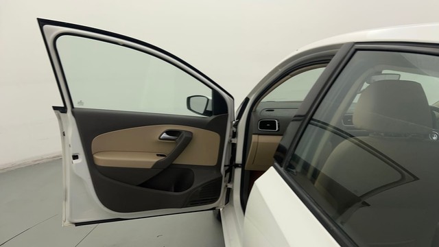 Second-hand 2016 Volkswagen Vento 1.6 Highline Plus for sale in Ghaziabad-32