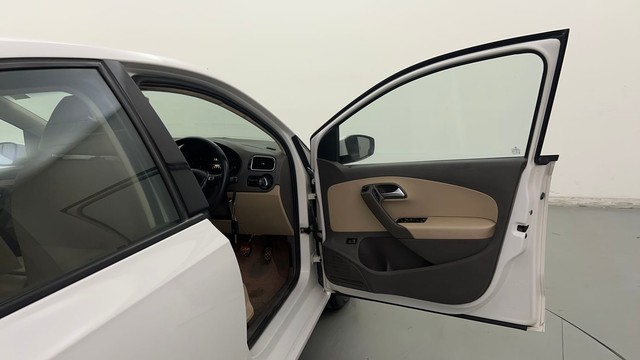 Second-hand 2016 Volkswagen Vento 1.6 Highline Plus for sale in Ghaziabad-16