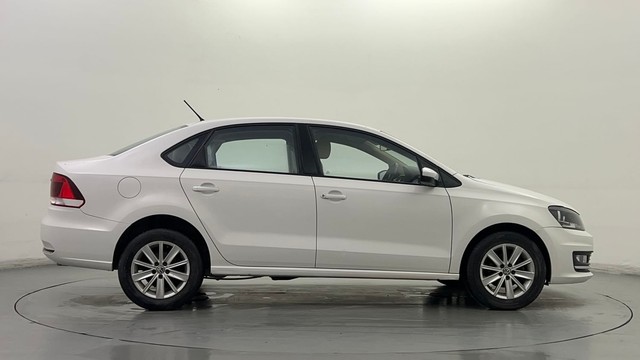 Second-hand 2016 Volkswagen Vento 1.6 Highline Plus for sale in Ghaziabad-2