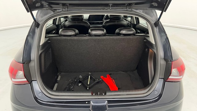 Second-hand 2023 Hyundai i20 Asta Opt IVT for sale in Kanpur-9