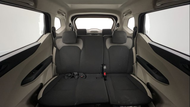 Second-hand 2023 Renault Triber RXL for sale in Kanpur-38