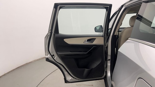 Second-hand 2022 Mahindra XUV700 AX7 Diesel AT Luxury Pack BSVI for sale in Chandigarh-33