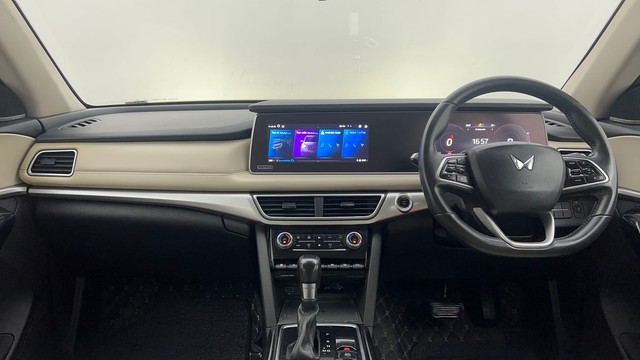 Second-hand 2022 Mahindra XUV700 AX7 Diesel AT Luxury Pack BSVI for sale in Chandigarh-11