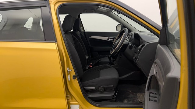 Second-hand 2016 Maruti Vitara Brezza ZXI Plus Dual Tone for sale in Chandigarh-15