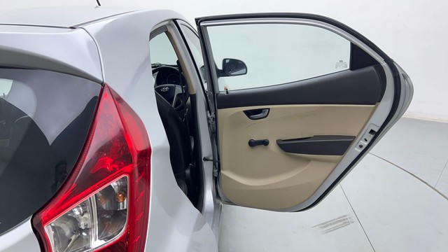 Second-hand 2015 Hyundai EON Sportz for sale in Chandigarh-34