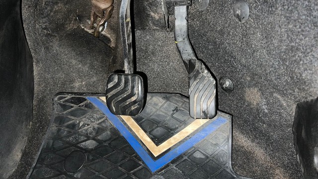 Second-hand 2022 Renault Kiger RXZ Turbo CVT for sale in Lucknow-14