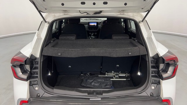 Second-hand 2022 Renault Kiger RXZ Turbo CVT for sale in Lucknow-9