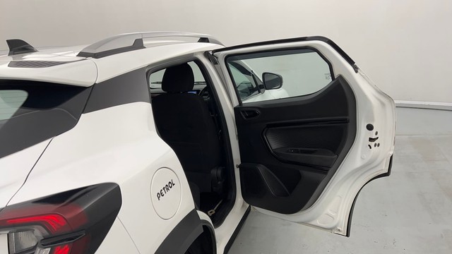 Second-hand 2022 Renault Kiger RXZ Turbo CVT for sale in Lucknow-24