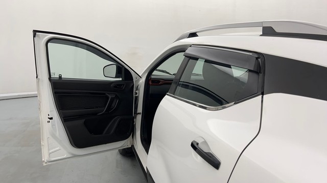 Second-hand 2022 Renault Kiger RXZ Turbo CVT for sale in Lucknow-35