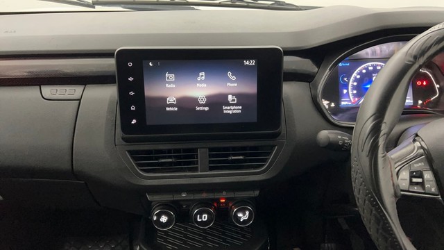 Second-hand 2022 Renault Kiger RXZ Turbo CVT for sale in Lucknow-32