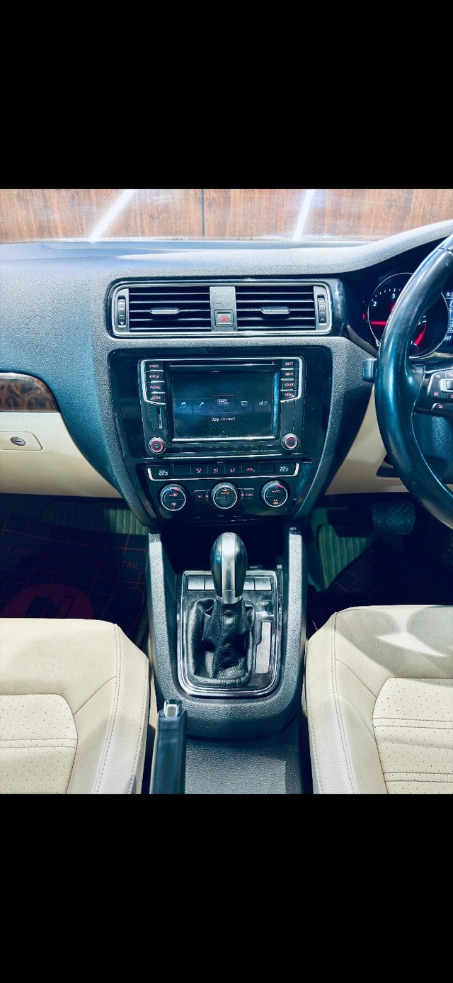 Second-hand 2016 Volkswagen Jetta 2.0L TDI Highline AT for sale in Madurai-4