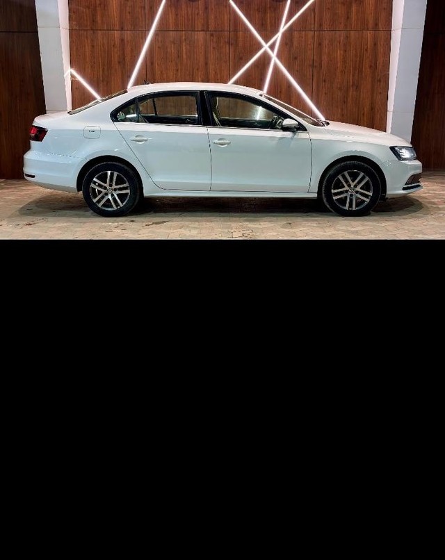 Second-hand 2016 Volkswagen Jetta 2.0L TDI Highline AT for sale in Madurai-2