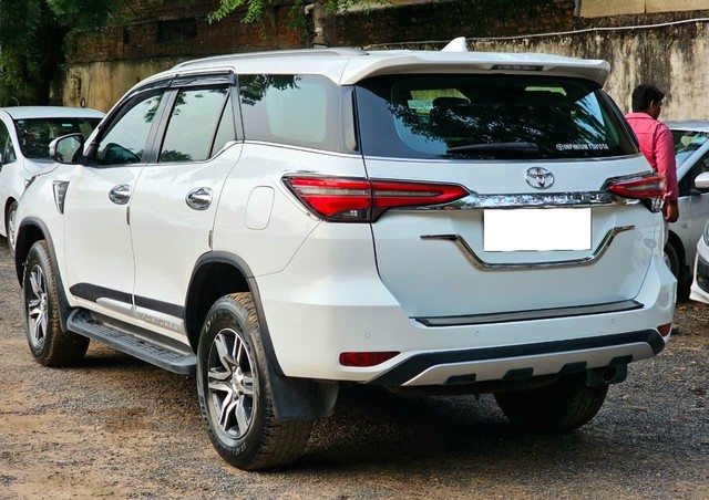 Second-hand 2023 Toyota Fortuner 4X2 for sale in Ahmedabad-12