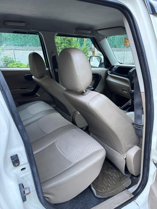 Second-hand 2016 Mahindra TUV 300 T6 for sale in New Delhi-10