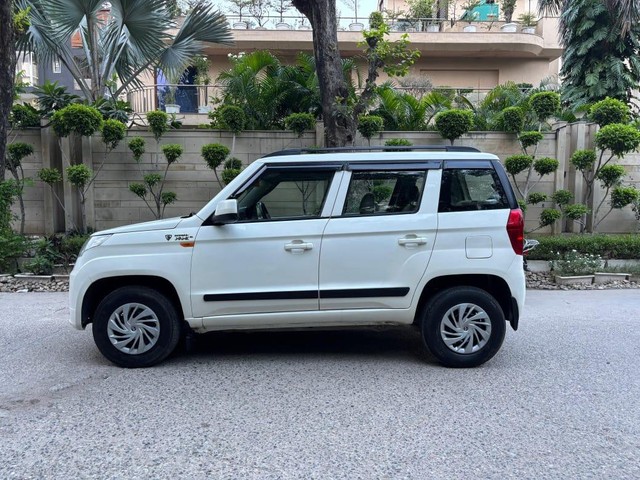 Second-hand 2016 Mahindra TUV 300 T6 for sale in New Delhi-3