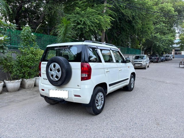 Second-hand 2016 Mahindra TUV 300 T6 for sale in New Delhi-7