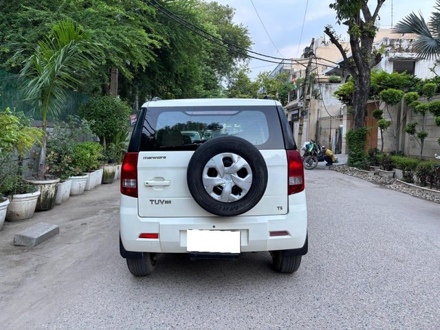 Second-hand 2016 Mahindra TUV 300 T6 for sale in New Delhi-2