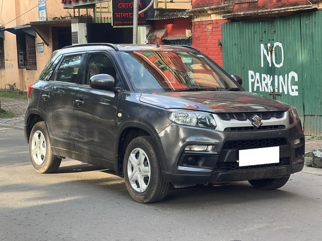 Second-hand 2016 Maruti Suzuki Vitara Brezza VDi Option for sale in Kolkata-4