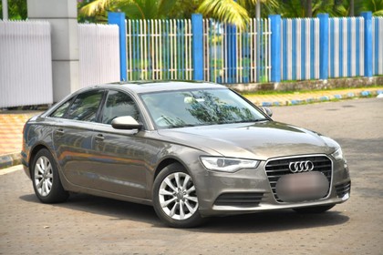 Second-hand 2014 Audi Q5 2.0 TDI Premium Plus for sale in Kolkata