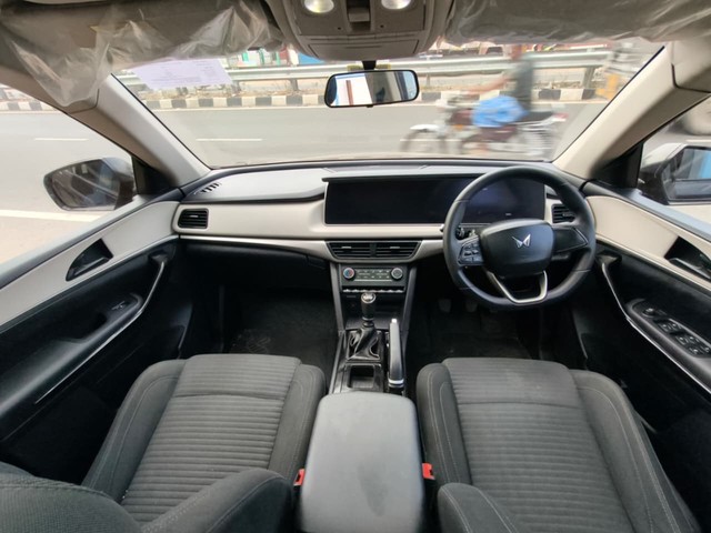 Second-hand 2022 Mahindra XUV700 AX5 7 Str Diesel BSVI for sale in Erode-7