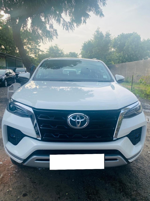 Second-hand 2023 Toyota Fortuner 4X2 Diesel for sale in Ahmedabad-10