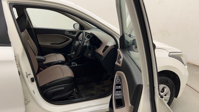 Second-hand 2018 Hyundai i20 Sportz 1.2 for sale in Mumbai-15