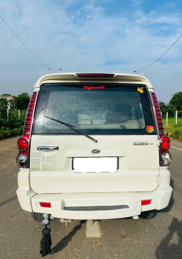 Second-hand 2014 Mahindra Scorpio VLX 2WD BSIII for sale in Ahmedabad-2