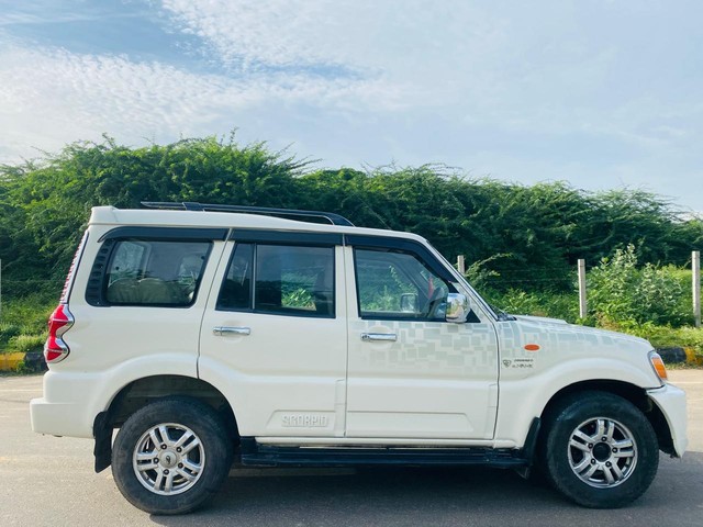 Second-hand 2014 Mahindra Scorpio VLX 2WD BSIII for sale in Ahmedabad-1