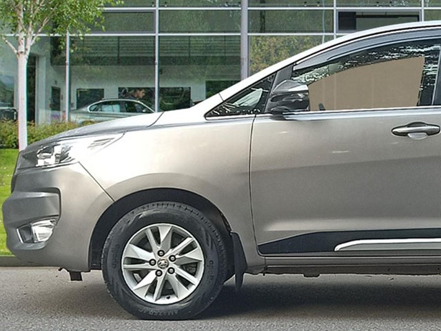 Second-hand 2019 Toyota Innova Crysta 2.4 G Plus MT BSIV for sale in New Delhi-7