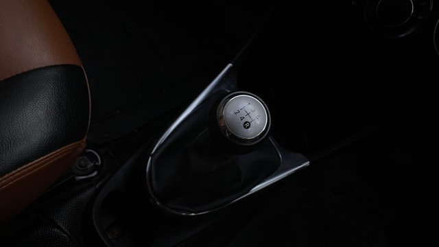 Second-hand 2019 Toyota Etios Liva 1.2 VX Dual Tone for sale in Mysore-12