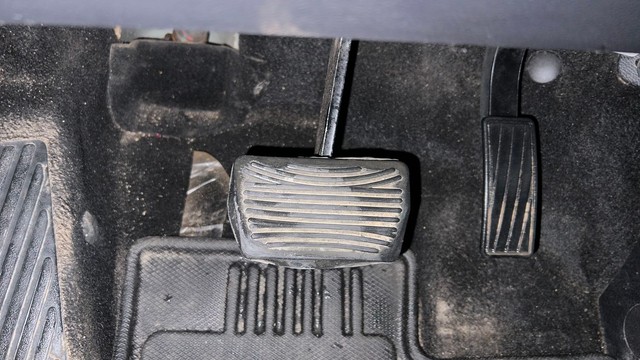 Second-hand 2021 Mahindra XUV700 AX5 5Str AT for sale in Noida-14