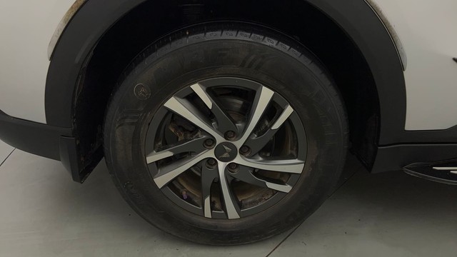 Second-hand 2021 Mahindra XUV700 AX5 5Str AT for sale in Noida-18