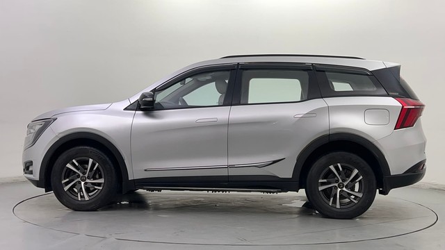 Second-hand 2021 Mahindra XUV700 AX5 5Str AT for sale in Noida-6