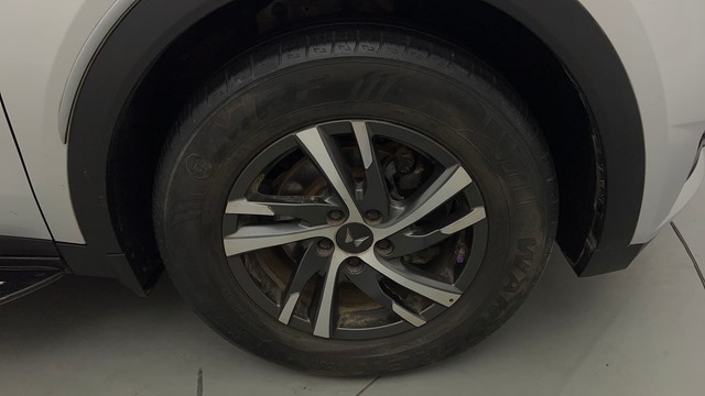 Second-hand 2021 Mahindra XUV700 AX5 5Str AT for sale in Noida-17