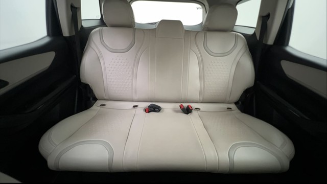 Second-hand 2021 Mahindra XUV700 AX5 5Str AT for sale in Noida-24