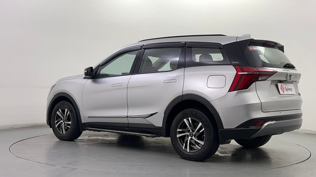 Second-hand 2021 Mahindra XUV700 AX5 5Str AT for sale in Noida-5