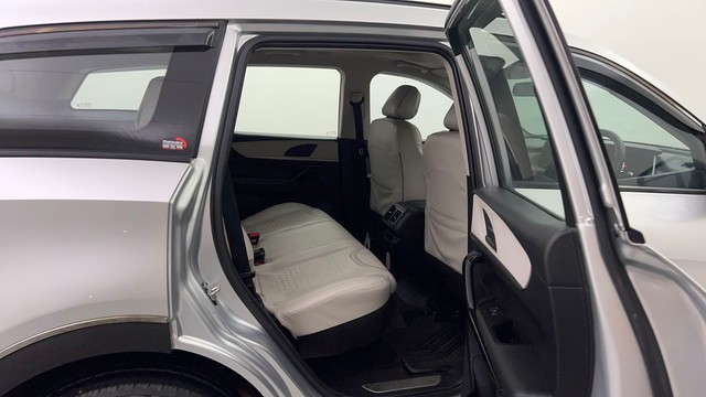 Second-hand 2021 Mahindra XUV700 AX5 5Str AT for sale in Noida-28