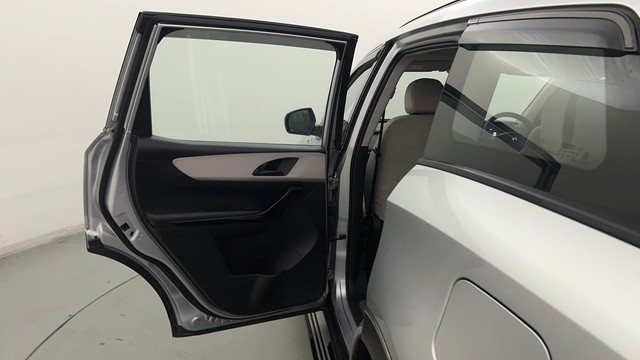 Second-hand 2021 Mahindra XUV700 AX5 5Str AT for sale in Noida-27