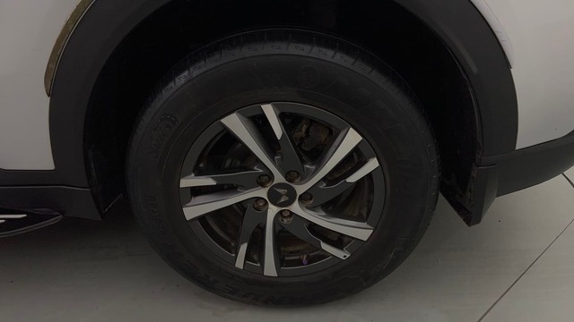 Second-hand 2021 Mahindra XUV700 AX5 5Str AT for sale in Noida-19