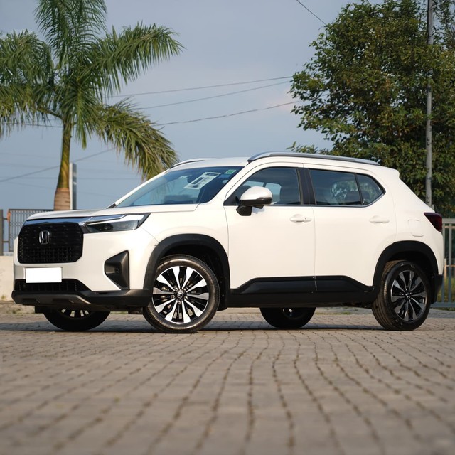 Second-hand 2023 Honda Elevate VX Non RF for sale in Karnal-8