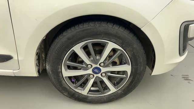 Second-hand 2021 Ford Figo Titanium Plus AT for sale in New Delhi-17