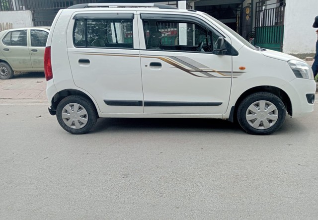 Second-hand 2015 Maruti Wagon R LXI Optional for sale in Allahabad-1