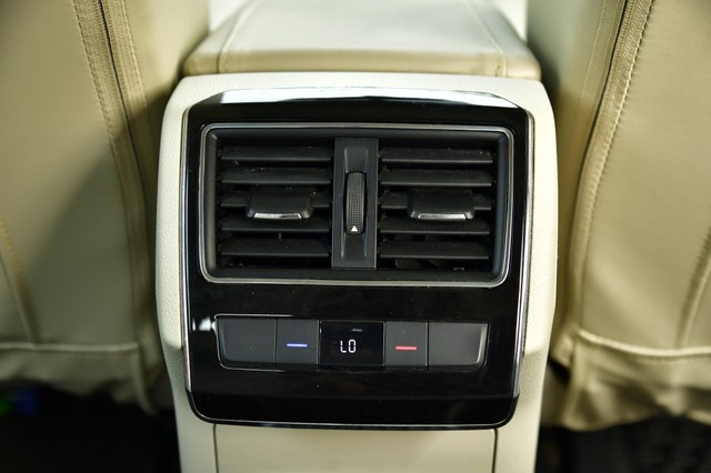 Second-hand 2018 Skoda Superb Style 2.0 TDI AT for sale in Kolkata-12