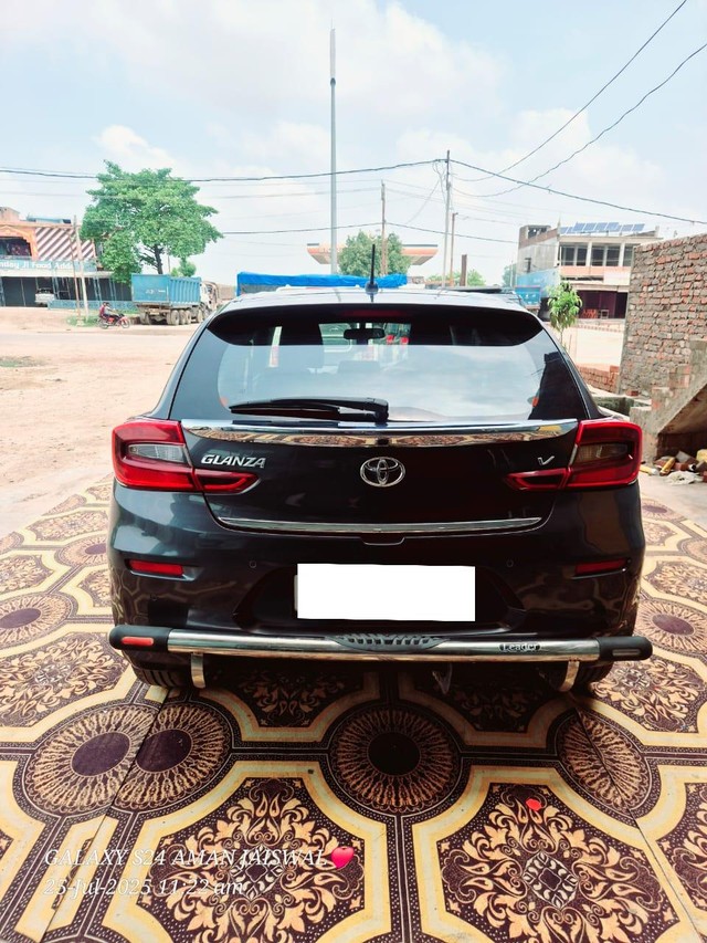 Second-hand 2022 Toyota Glanza V for sale in Chitrakoot-2