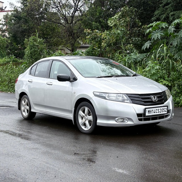 Second-hand 2011 Honda City V MT for sale in Pune-5
