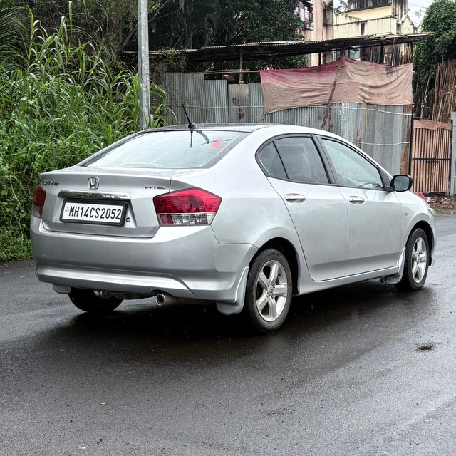 Second-hand 2011 Honda City V MT for sale in Pune-7