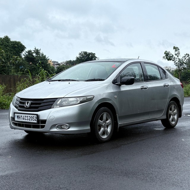 Second-hand 2011 Honda City V MT for sale in Pune-3