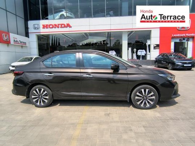 Second-hand 2023 Honda City ZX MT for sale in Ahmedabad-4